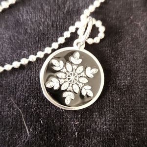 Lola Snowflake Pendant, 19mm w/ Lola Ball Chain